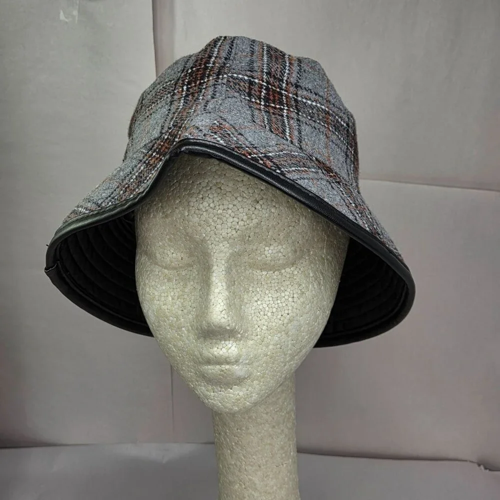 NWT Steve Madden Women's Reversible Plaid Bucket Hat Grey Black